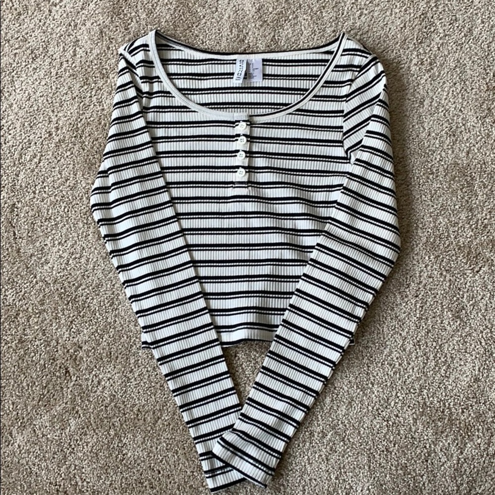 Cropped black and white long sleeve
